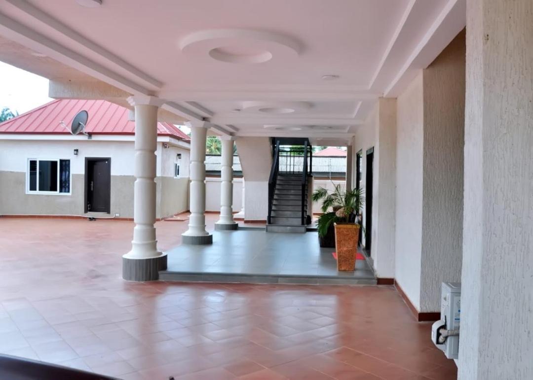 Queens Place Hotel Accra Exterior foto