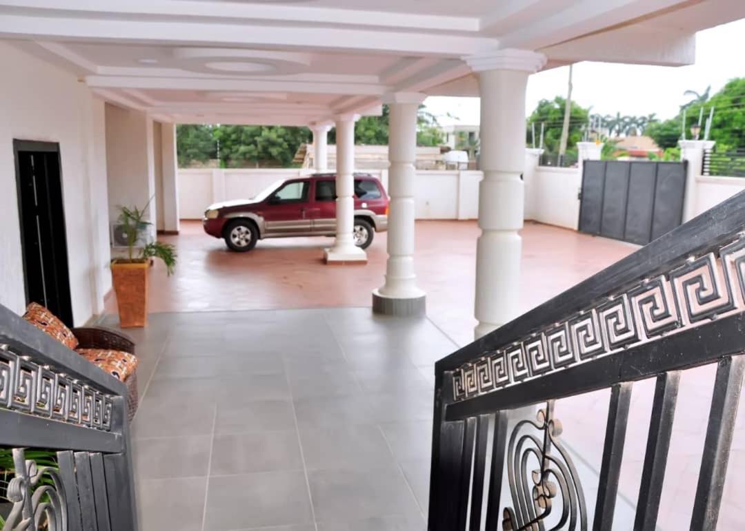 Queens Place Hotel Accra Exterior foto